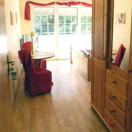 & Gluess בית הארחה 3*