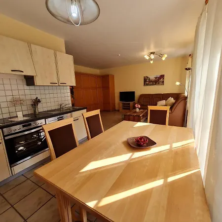 & Gluess בית הארחה 3*