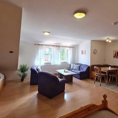 בית הארחה & Gluess 3*