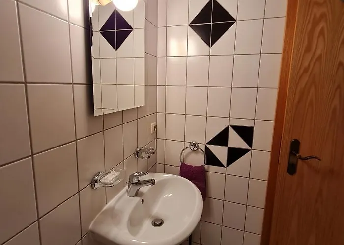 & Gluess Guest house 3*