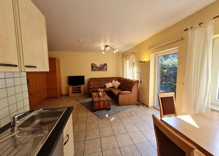 & Gluess Guest house